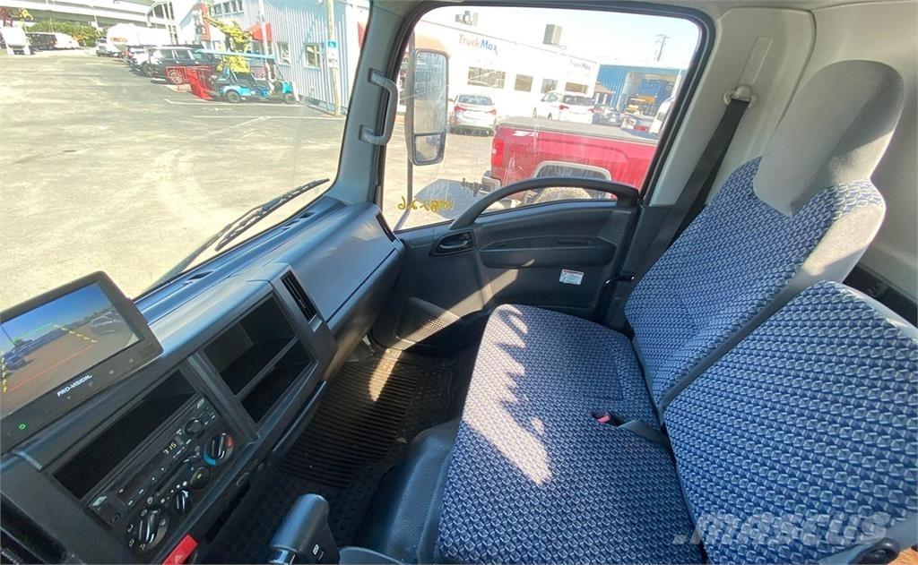 Isuzu NRR Camion dei rifiuti