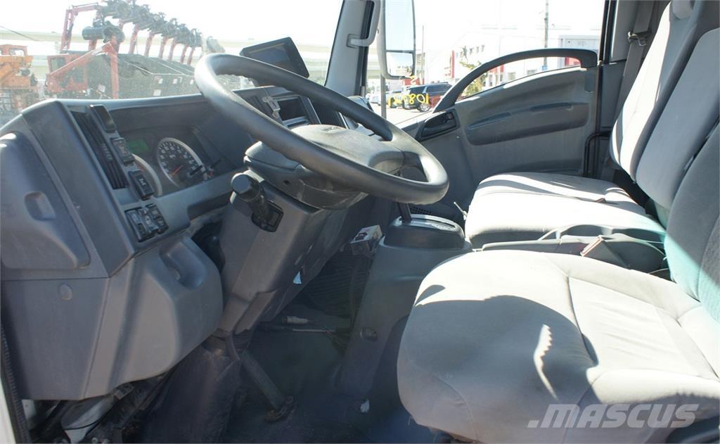 Isuzu NRR Camion dei rifiuti