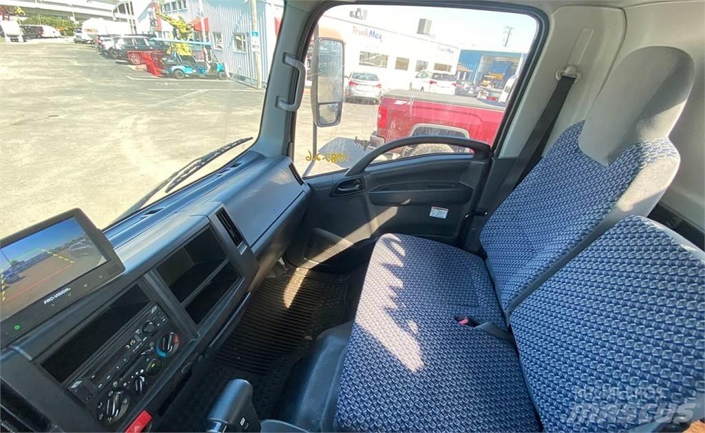 Isuzu NRR Camion dei rifiuti