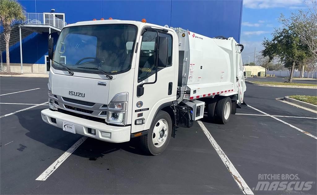 Isuzu NRR Camion dei rifiuti