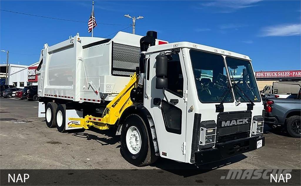 Mack 600 Camion dei rifiuti