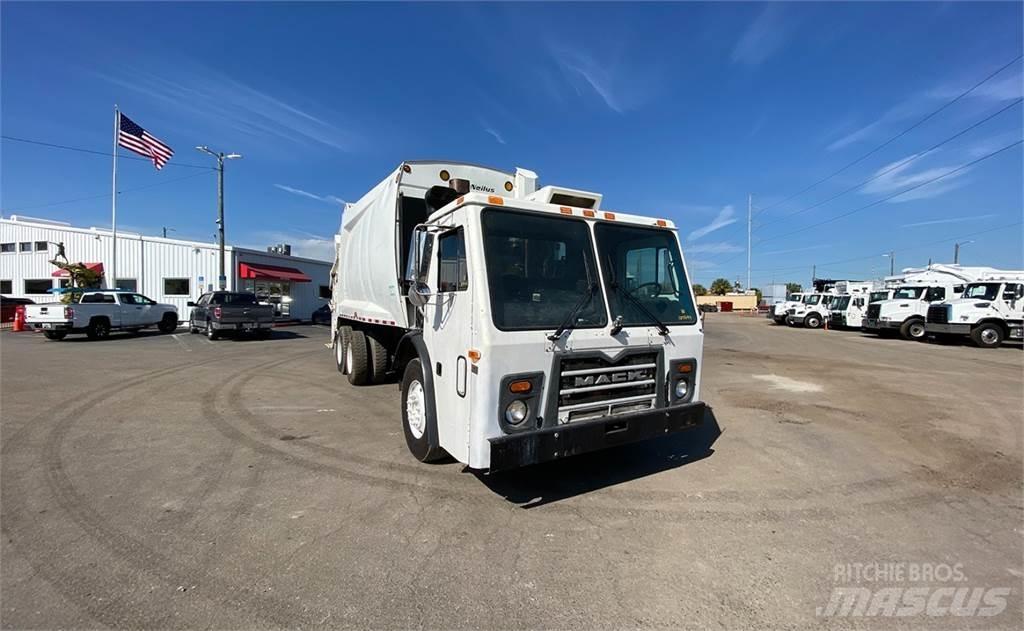 Mack LEU613 Camion dei rifiuti