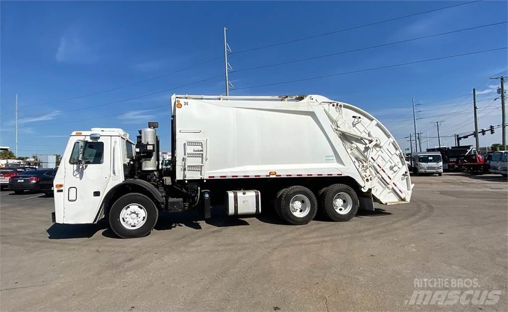 Mack LEU613 Camion dei rifiuti