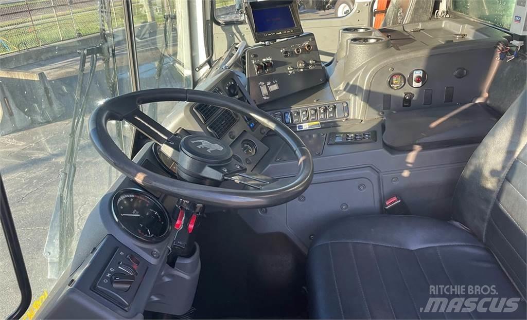 Mack MRU613 Camion dei rifiuti