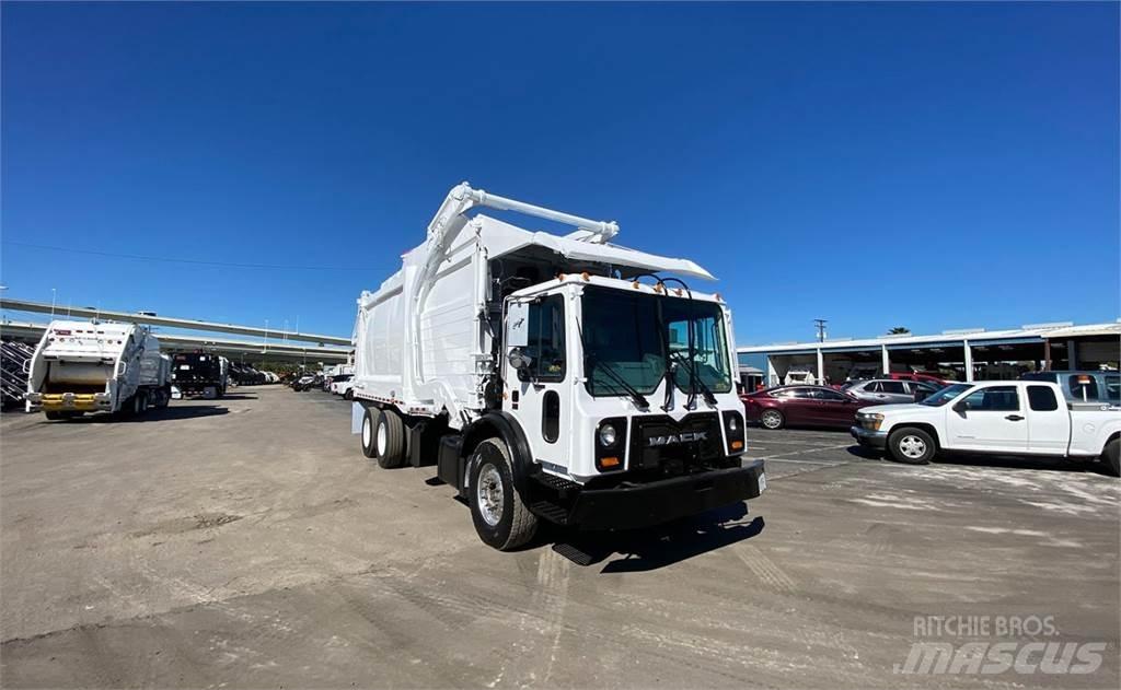 Mack MRU613 Camion dei rifiuti