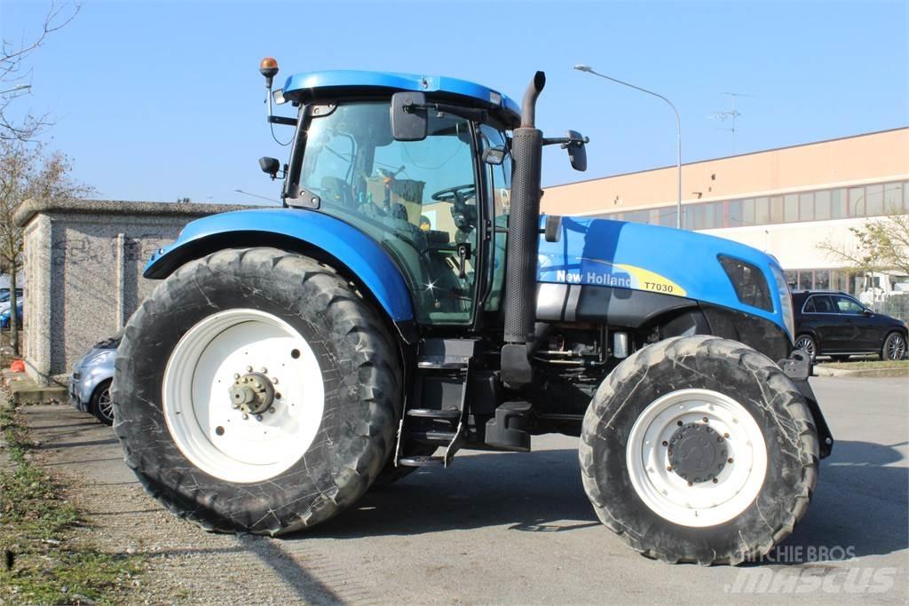 New Holland T7030 Trattori