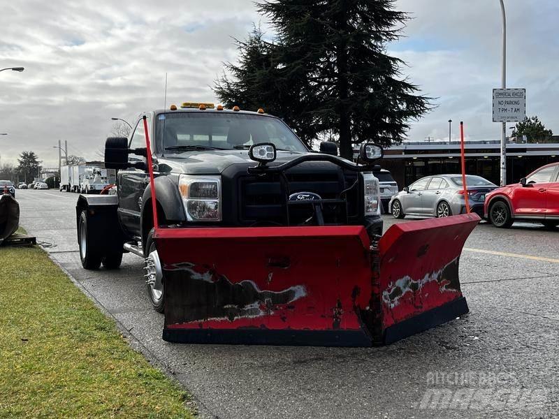 Ford F-550 Lame spazzaneve e aratri