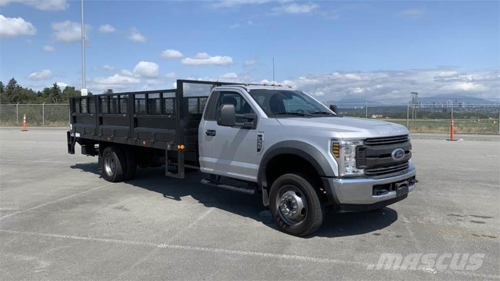Ford F-550 Camion con sponde ribaltabili