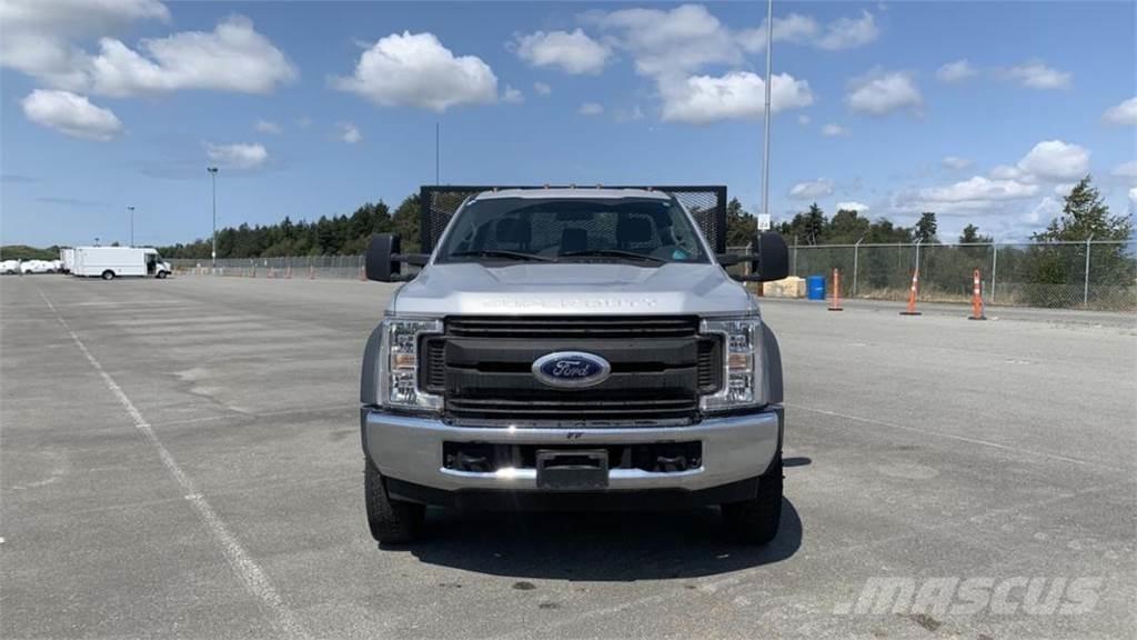 Ford F-550 Camion con sponde ribaltabili