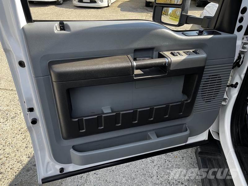 Ford F-550 Camion con sponde ribaltabili