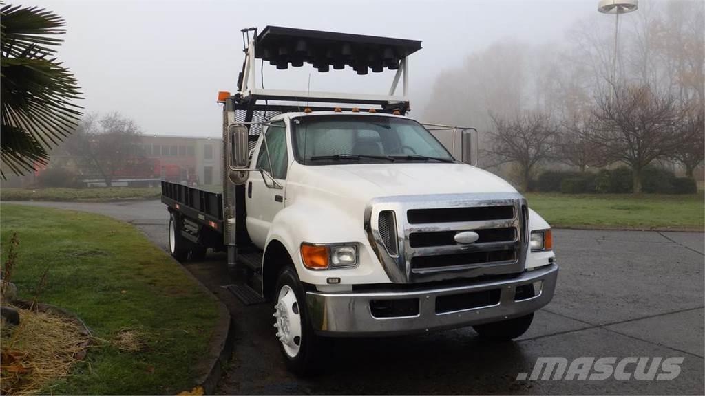 Ford F-750 Camion con sponde ribaltabili