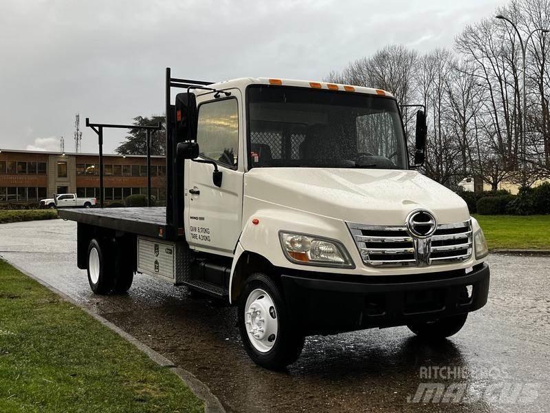 Hino 155 Camion con sponde ribaltabili