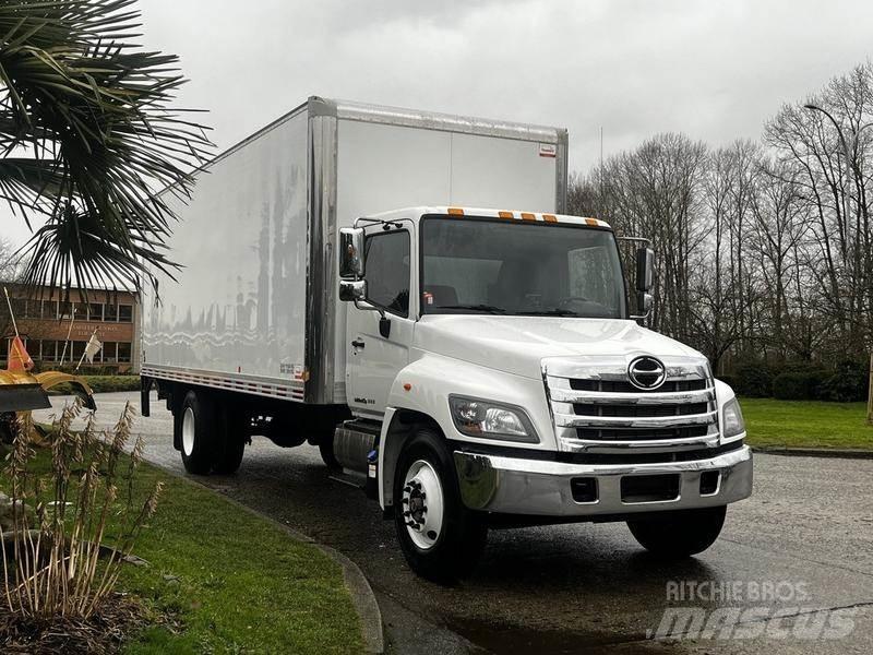 Hino 338 Furgone chiuso