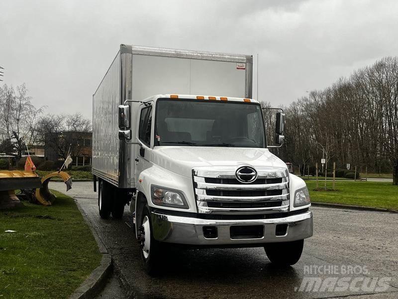 Hino 338 Furgone chiuso
