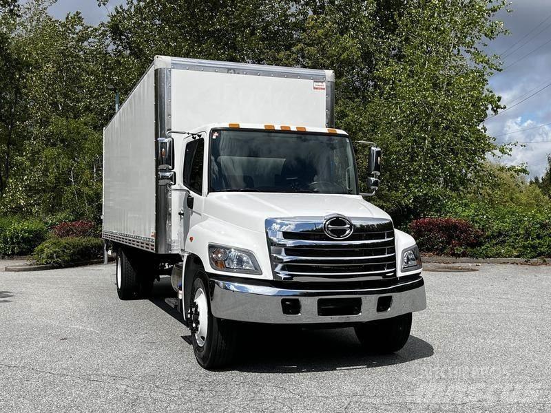 Hino 338 Furgone chiuso