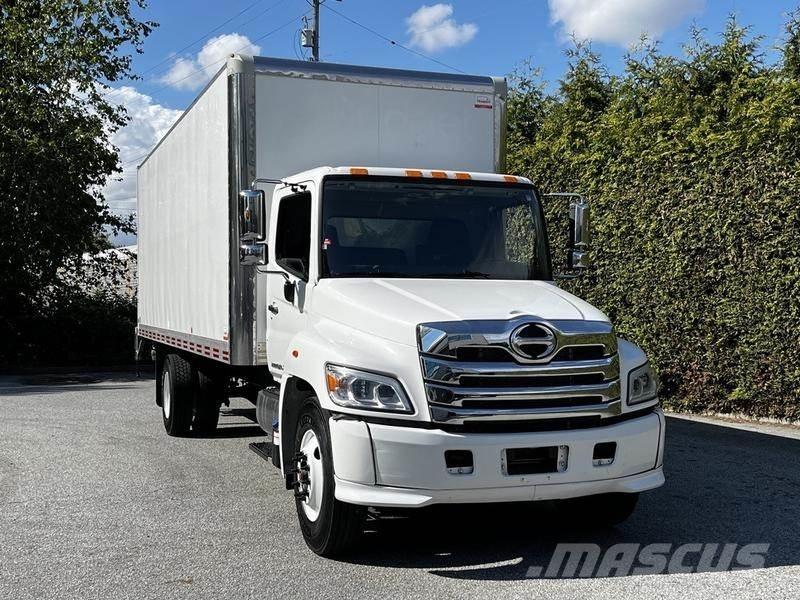 Hino 338 Furgone chiuso