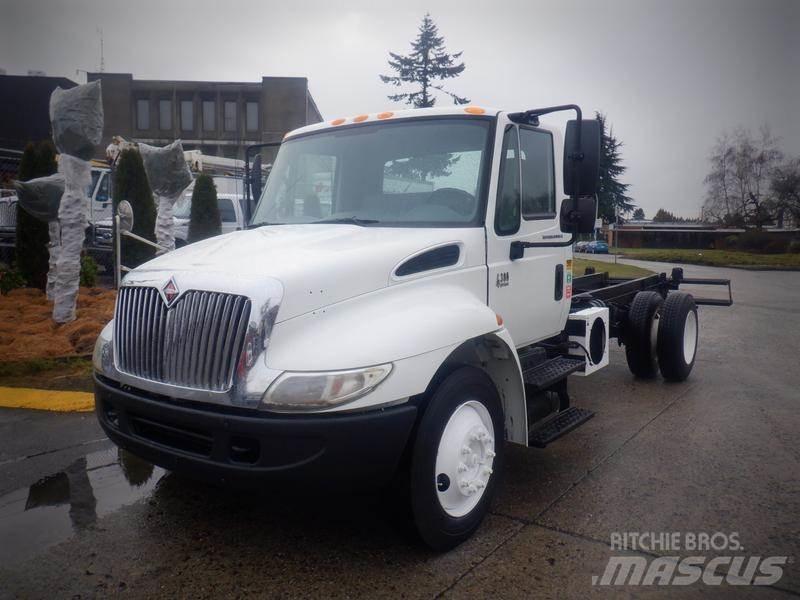 International 4300 Autocabinati