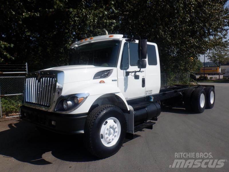 International 7400 Autocabinati