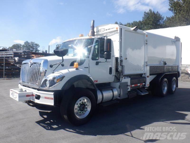 International 7400 Camion dei rifiuti