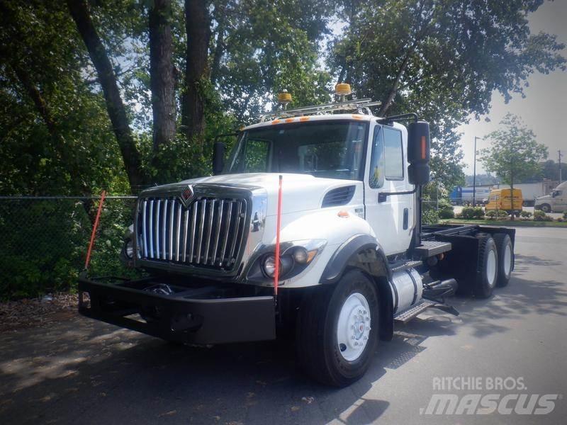 International 7400 Autocabinati