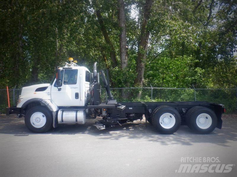 International 7400 Autocabinati