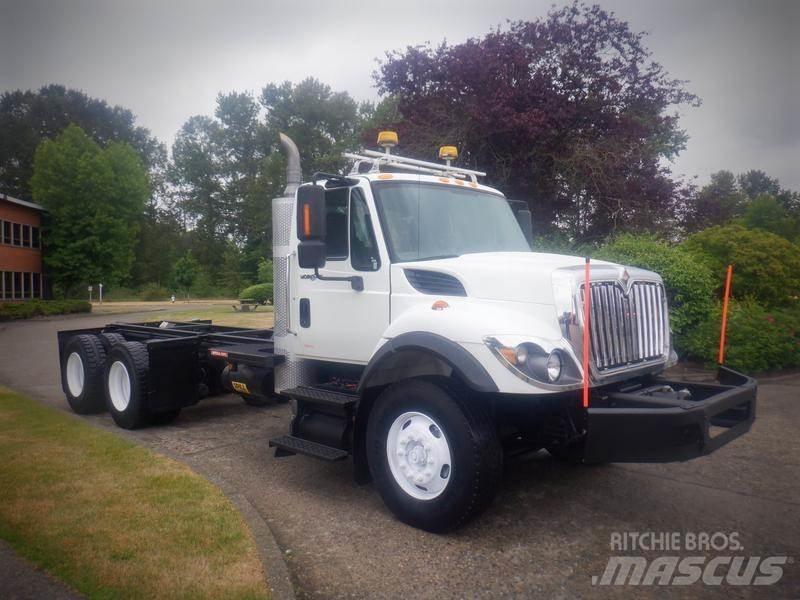 International 7400 Autocabinati
