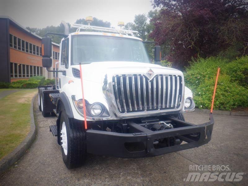 International 7400 Autocabinati