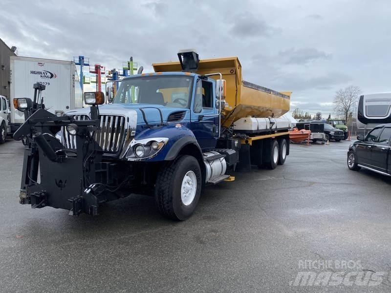 International 7400 Lame spazzaneve e aratri