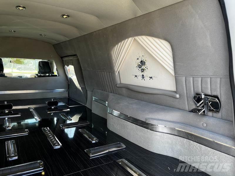 Lincoln MKT Auto