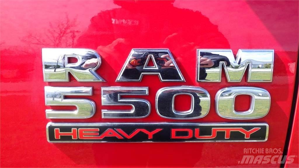 RAM 5500 Camion con sponde ribaltabili