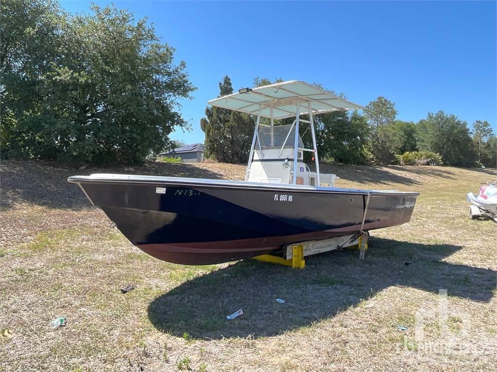  BOSTON WHALER Barche da lavoro, chiatte e pontoni