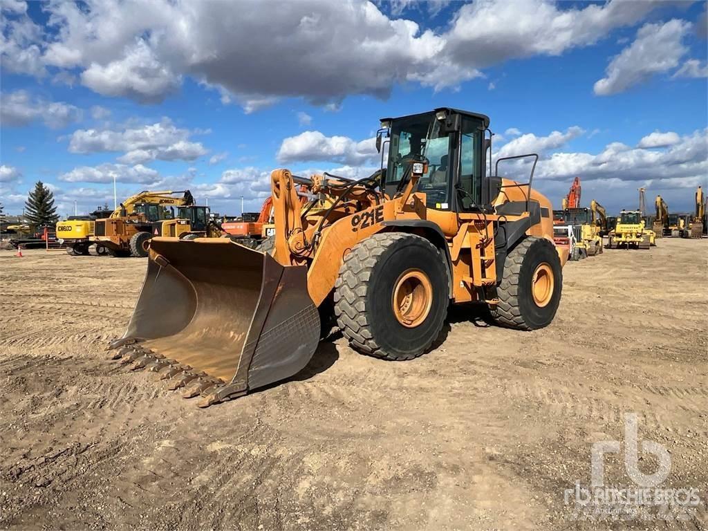 CASE 921E Pale gommate