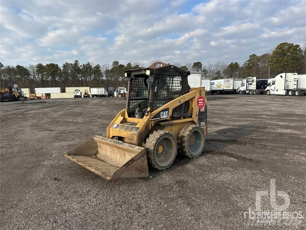 CAT 226 Mini Pale Gommate