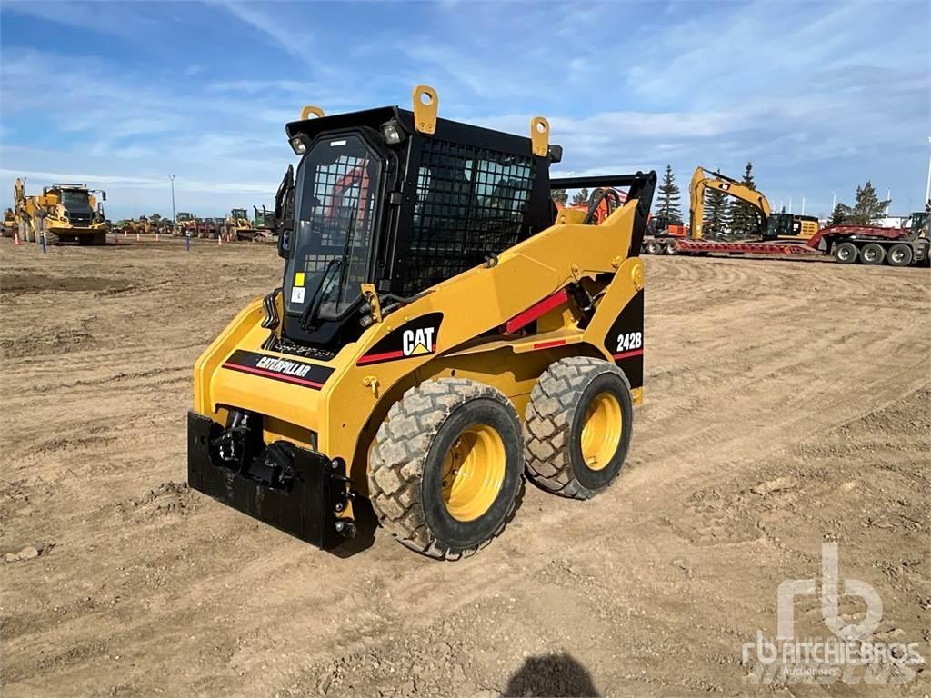 CAT 242B3 Mini Pale Gommate