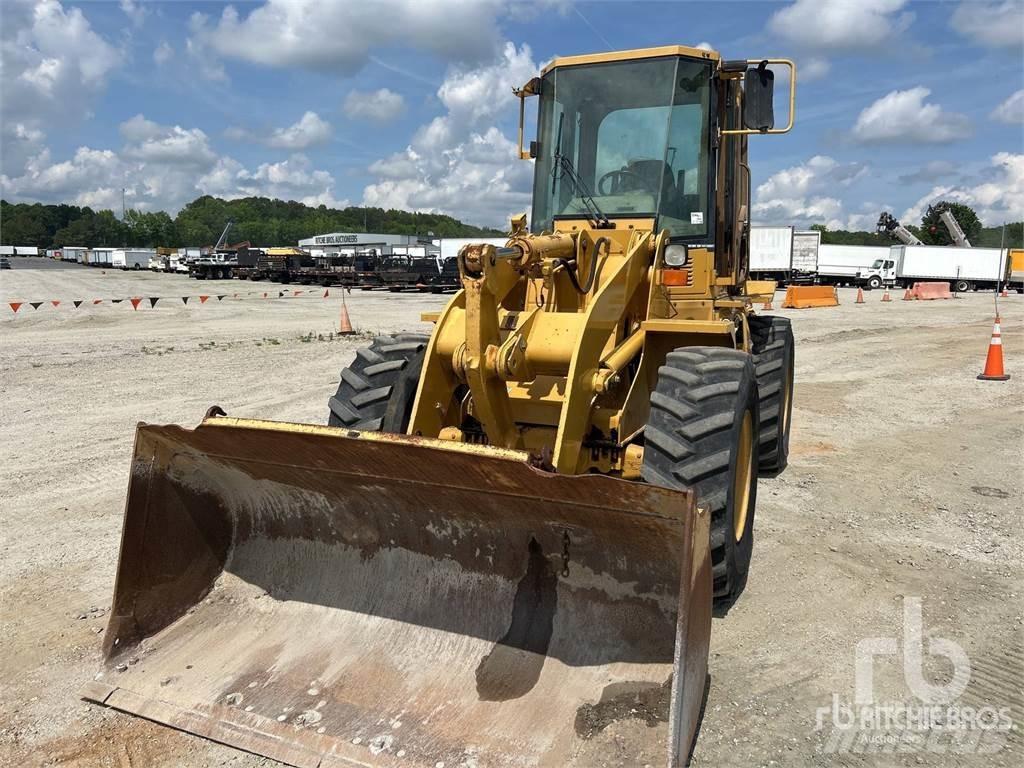 CAT 924F Pale gommate