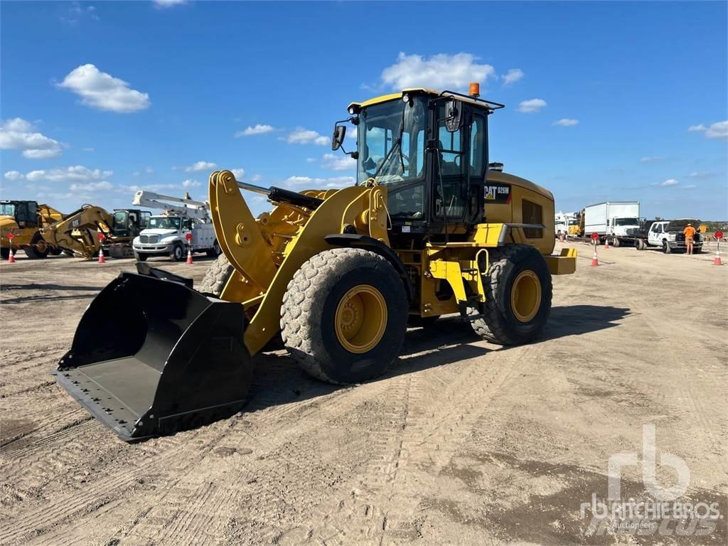 CAT 926M Pale gommate