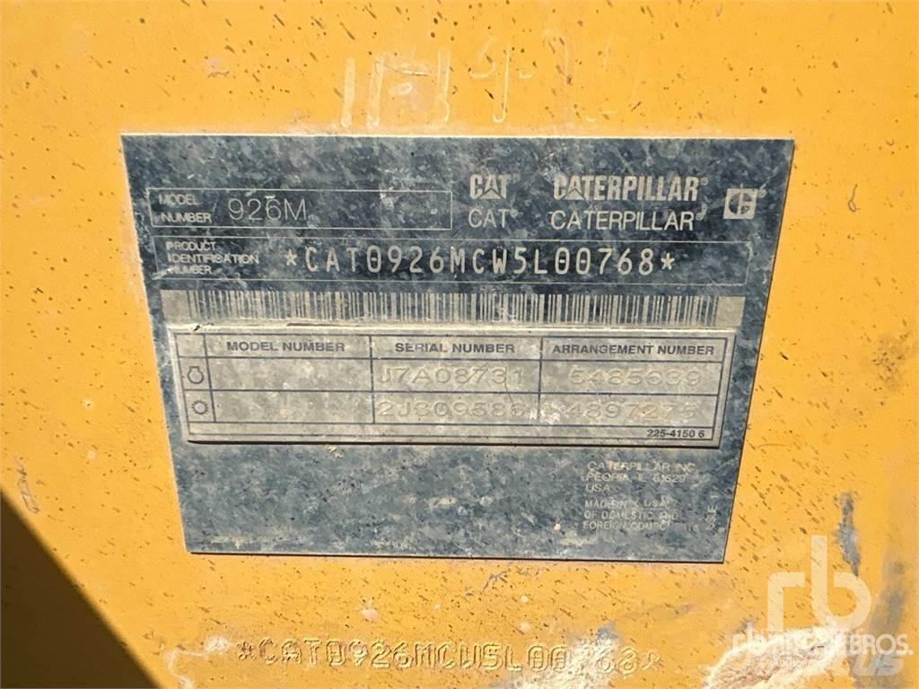 CAT 926M Pale gommate
