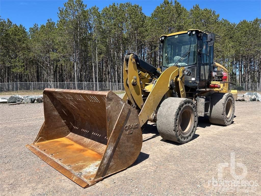 CAT 926M Pale gommate