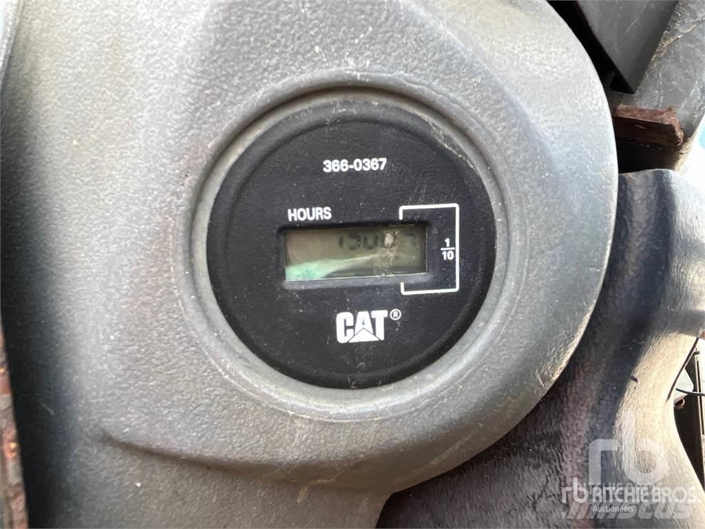 CAT 928G Pale gommate