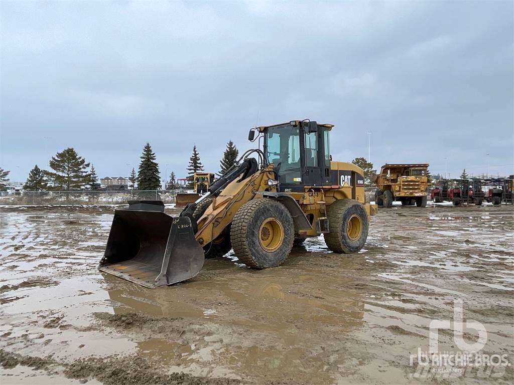 CAT 930G Pale gommate
