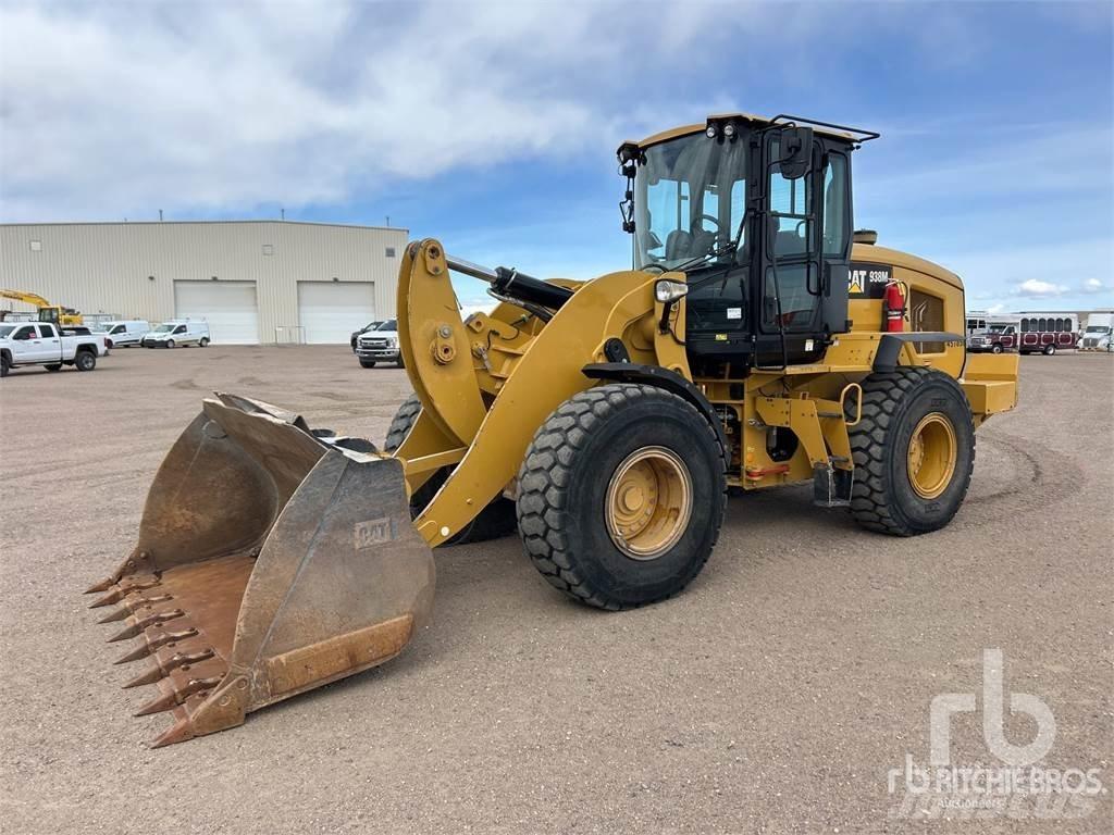 CAT 938M Pale gommate