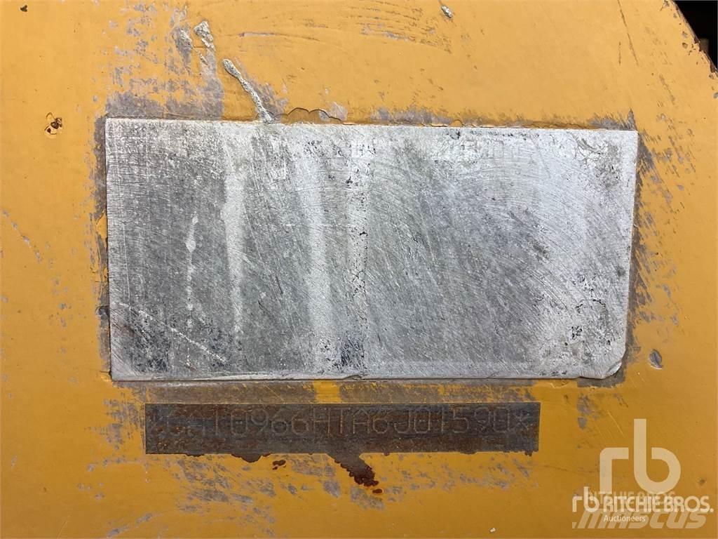 CAT 966H Pale gommate