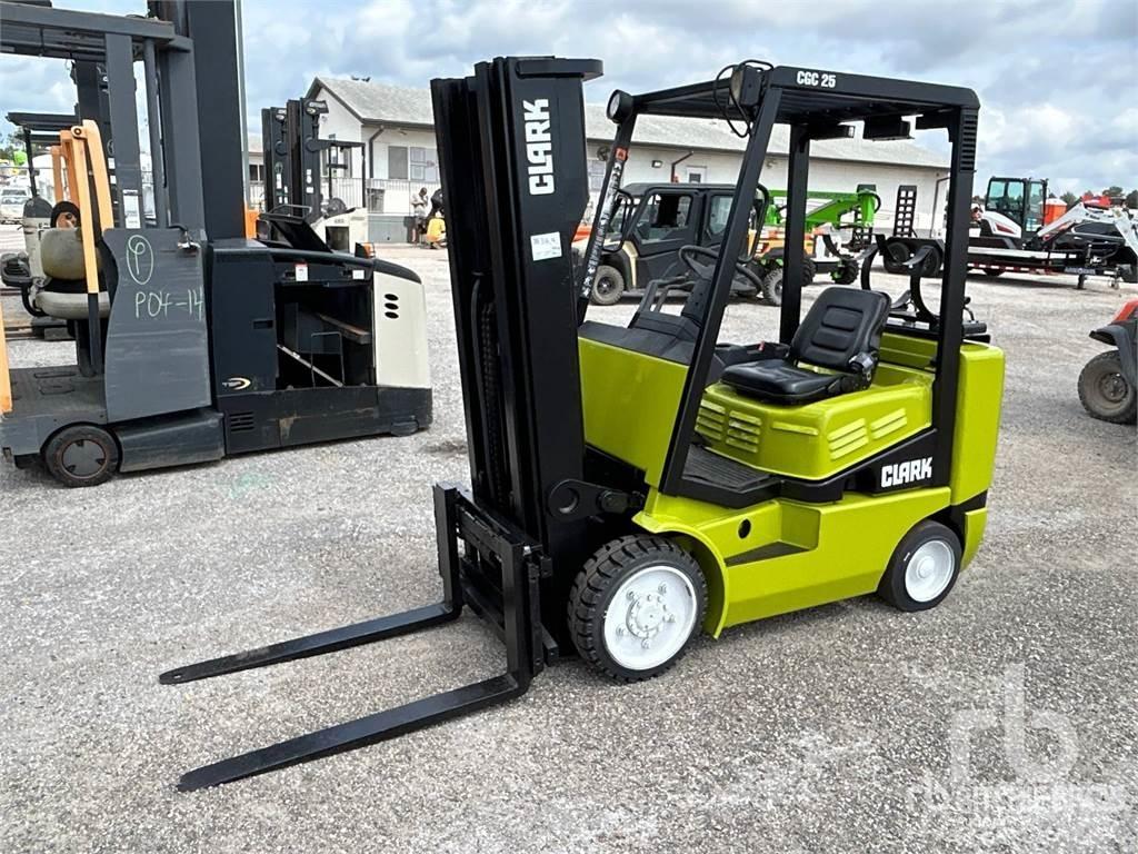 Clark CGC25 Carrelli elevatori diesel