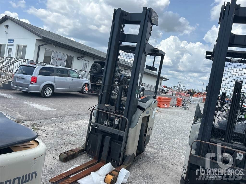 Crown RR5225-35 Carrelli elevatori elettrici