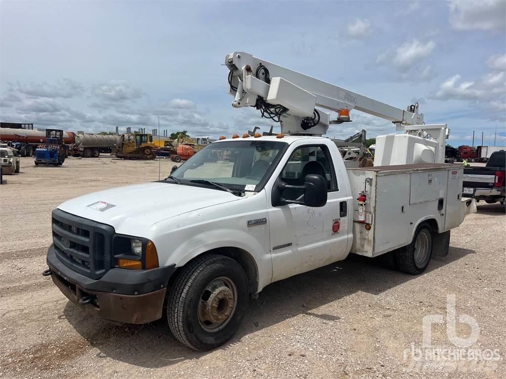 Ford F-350 Piattaforme aeree su rimorchio