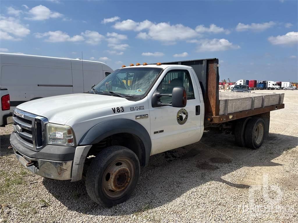 Ford F-550 Camion con sponde ribaltabili