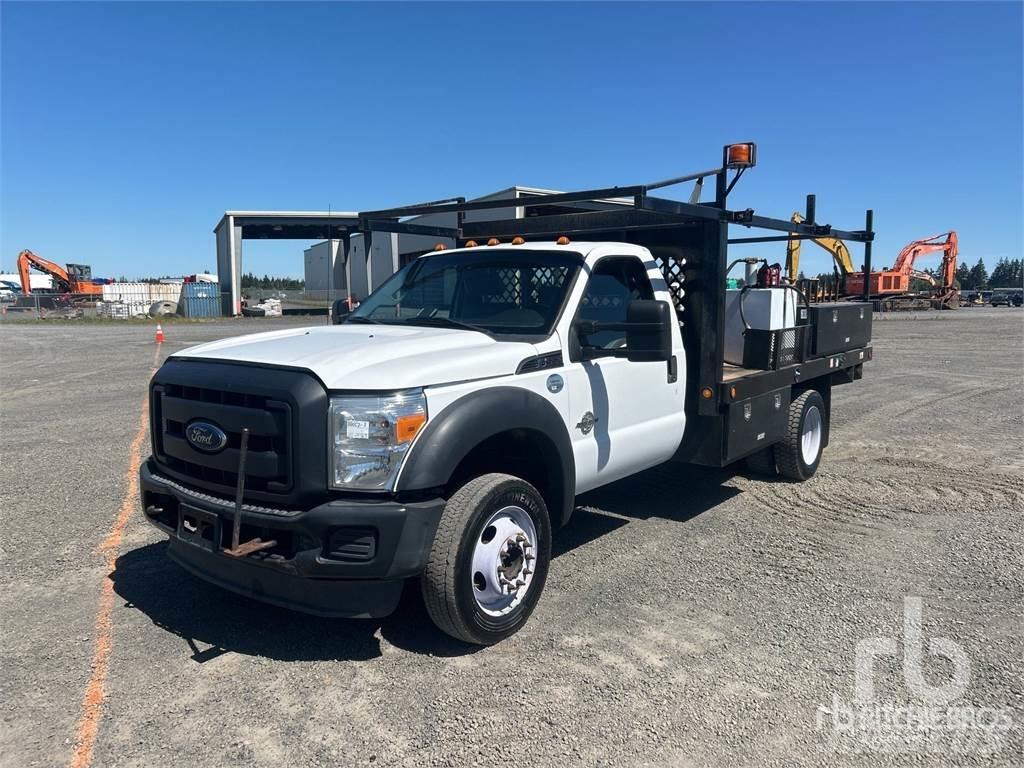 Ford F-550 Camion con sponde ribaltabili