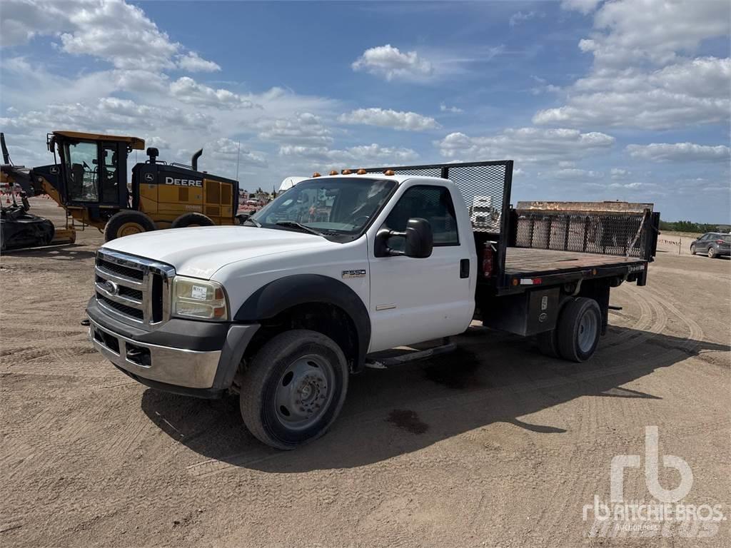 Ford F-550 Camion con sponde ribaltabili