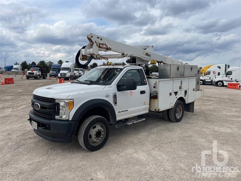 Ford F-550 Piattaforme aeree su rimorchio