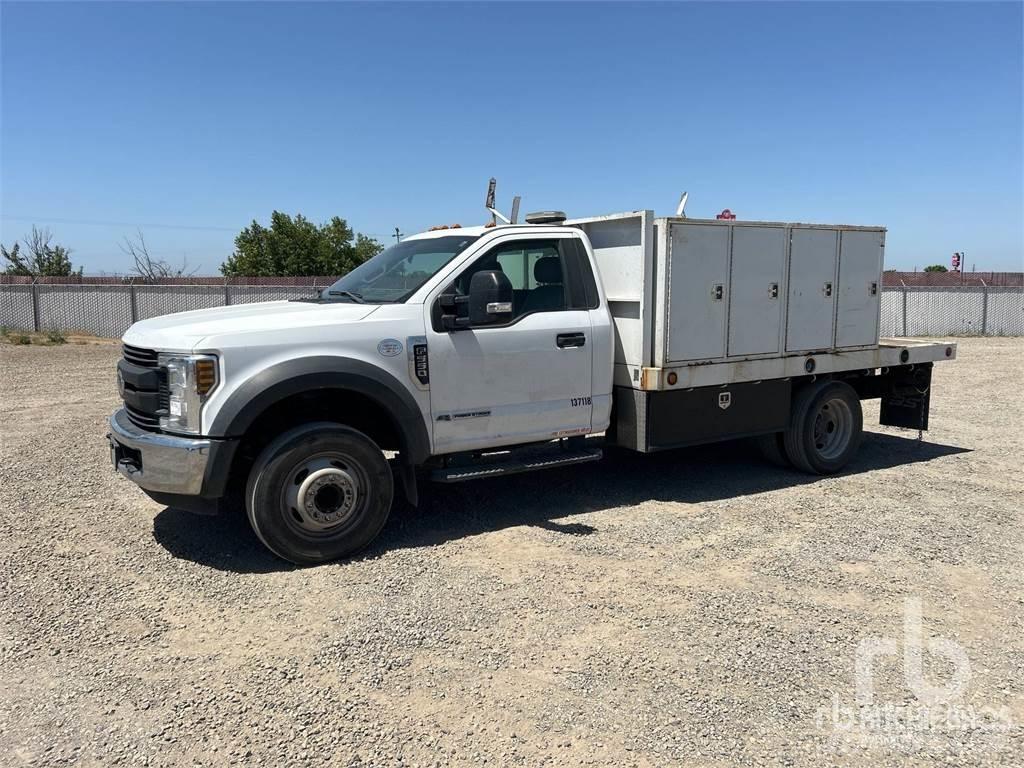 Ford F-550 Camion con sponde ribaltabili